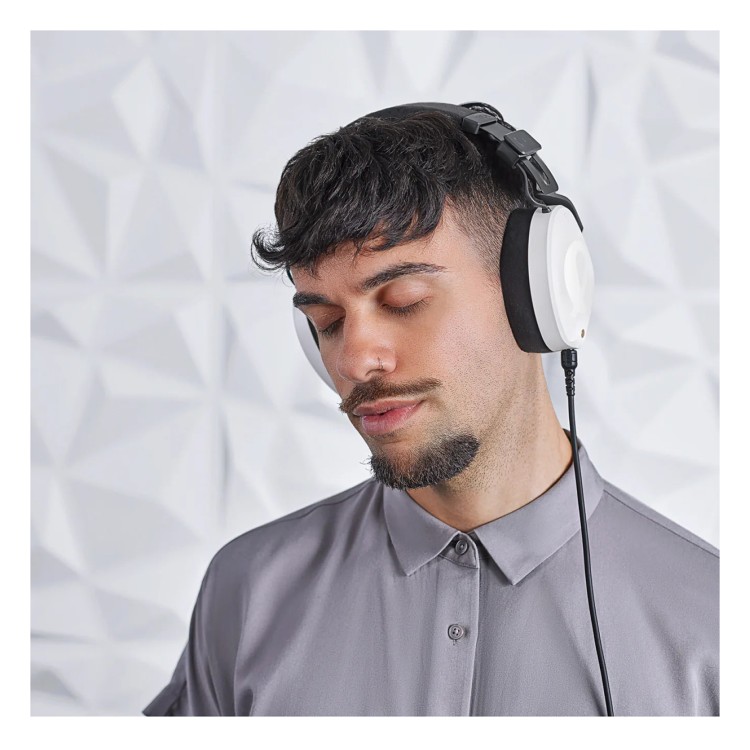 RODE Podcaster Bundle White