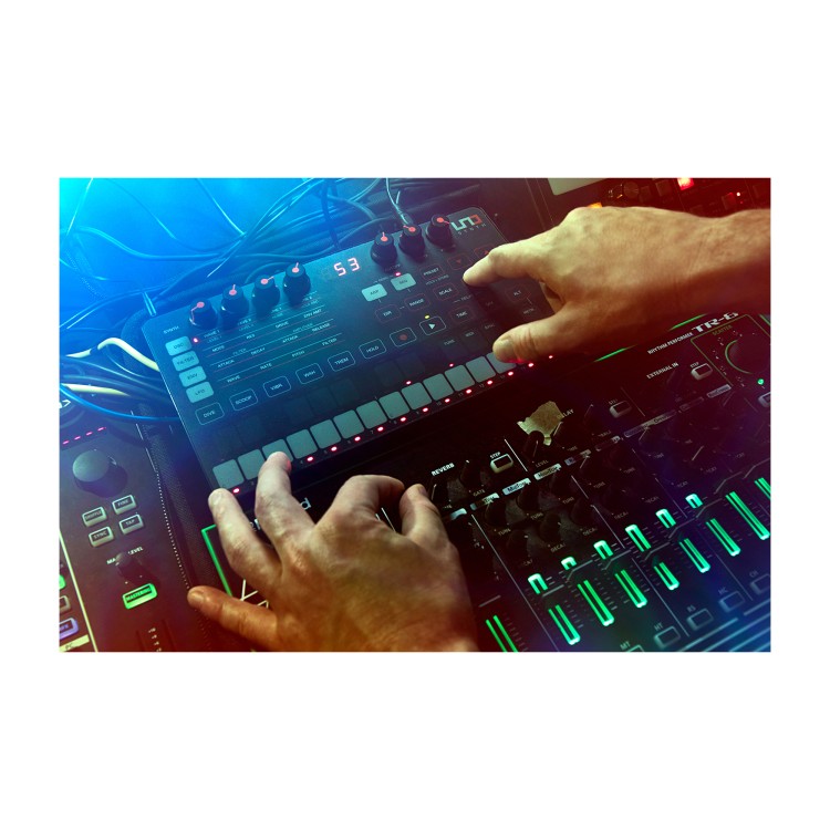 IK Multimedia UNO Synth