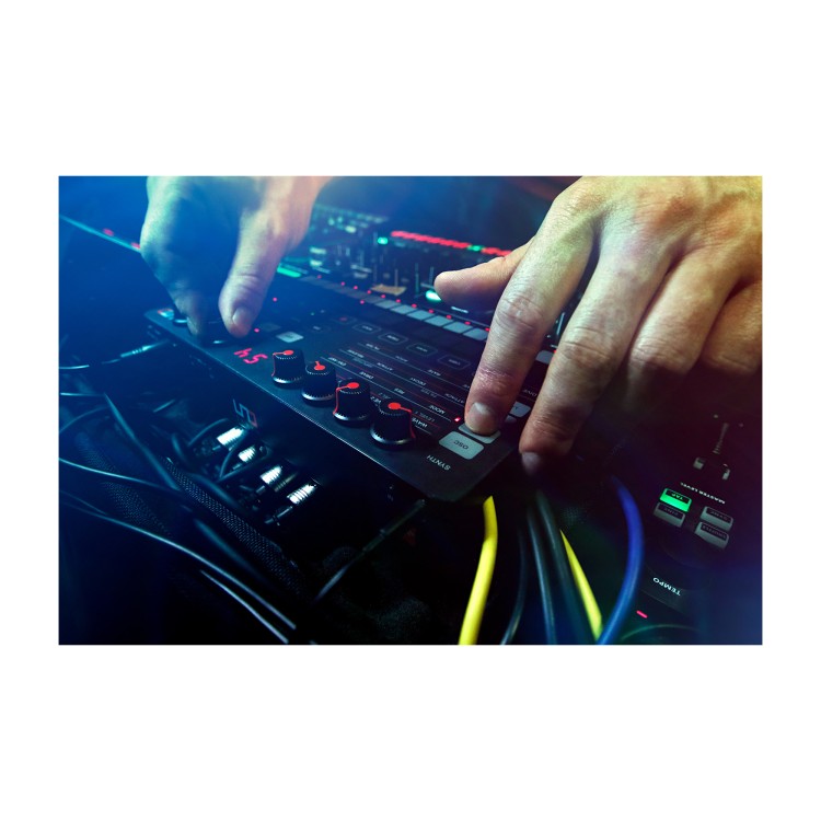 IK Multimedia UNO Synth