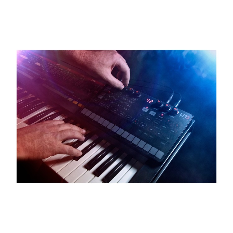 IK Multimedia UNO Synth
