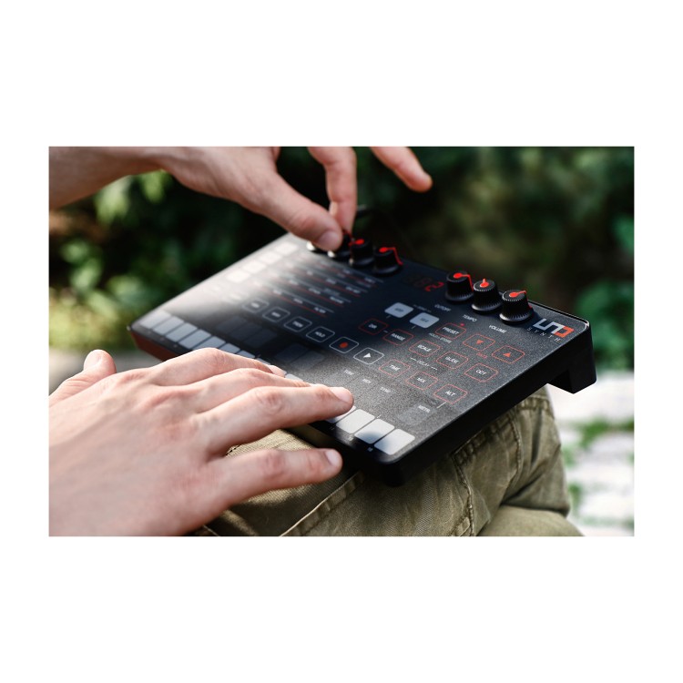 IK Multimedia UNO Synth