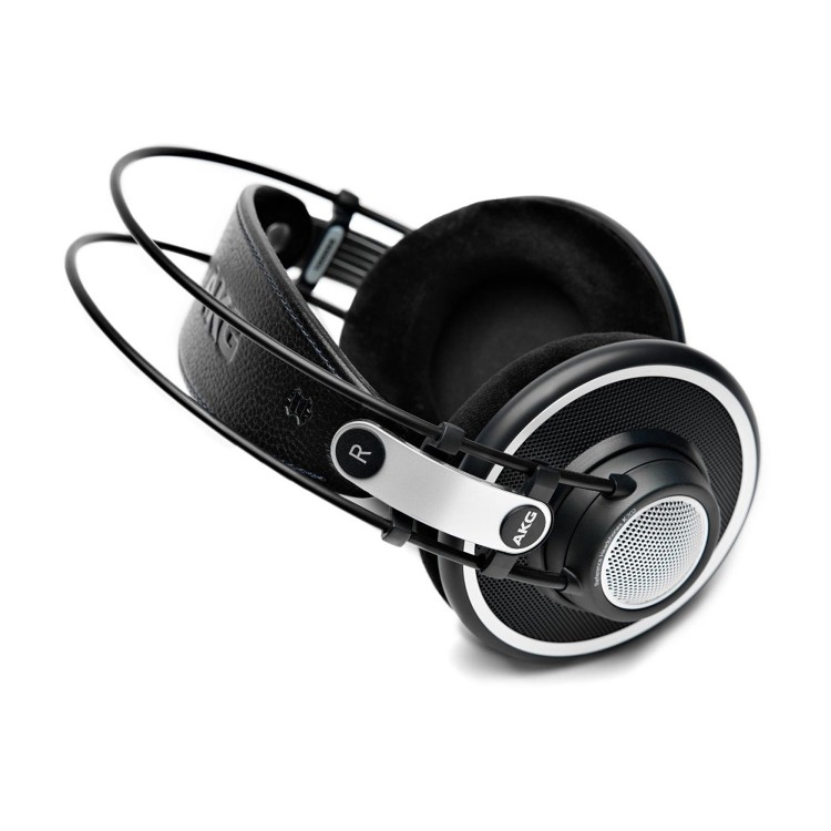 AKG K702