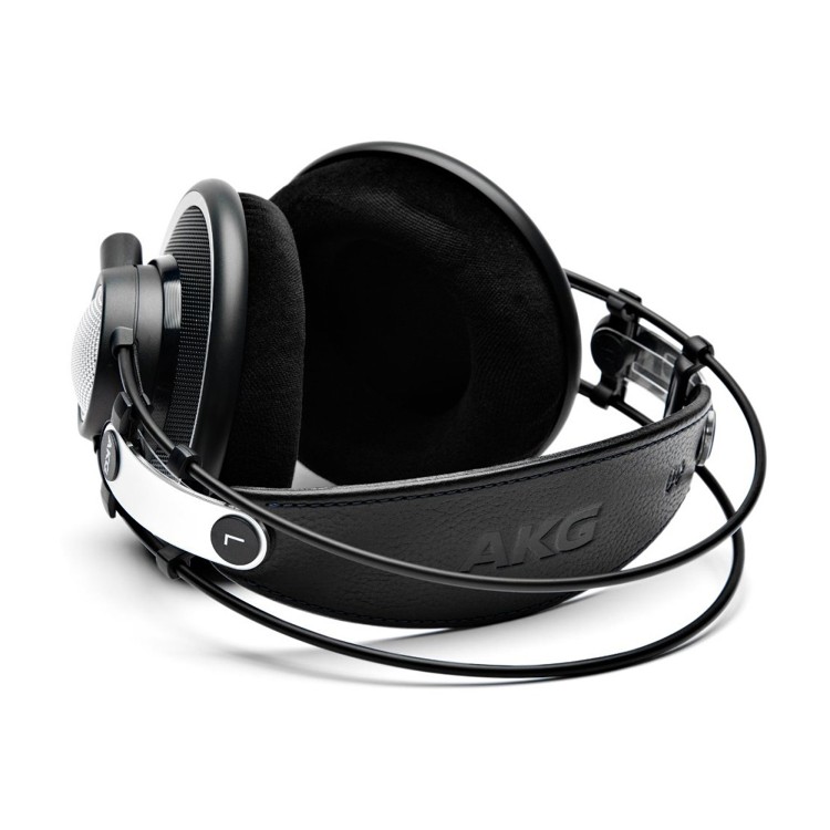 AKG K702